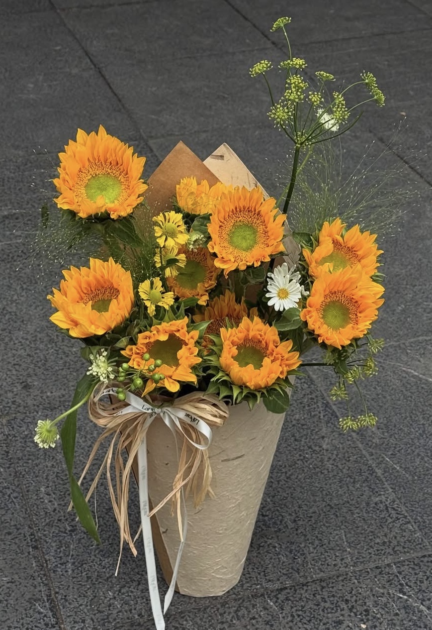 Daisy cream cone