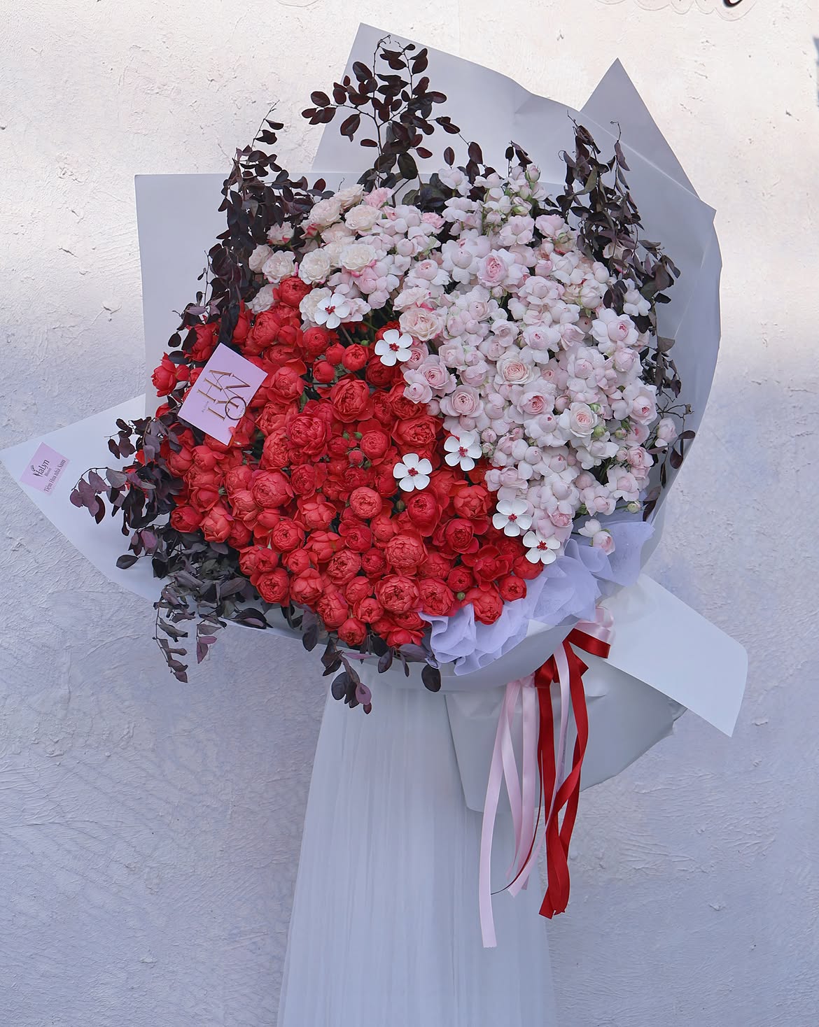 More than just a gift—a flower bouquet from Sam Floral is a silent promise of endless love. 🌹✨ More than just a gift—a flower bouquet from Halyn Bloom is a silent promise of endless love. 🌹✨